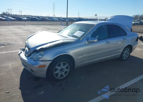 2004 Mercedes-Benz C 240 z USA, uszkodzony, nr VIN WDBRF61J14E018790